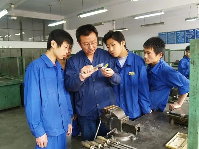 机械维修工安全技术操作规程